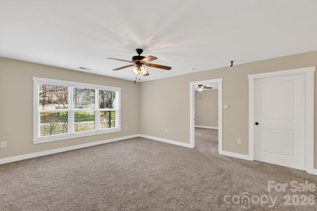 1002 Wellington Court NE, Lenoir, NC 28645