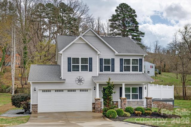 1002 Wellington Court NE, Lenoir, NC 28645