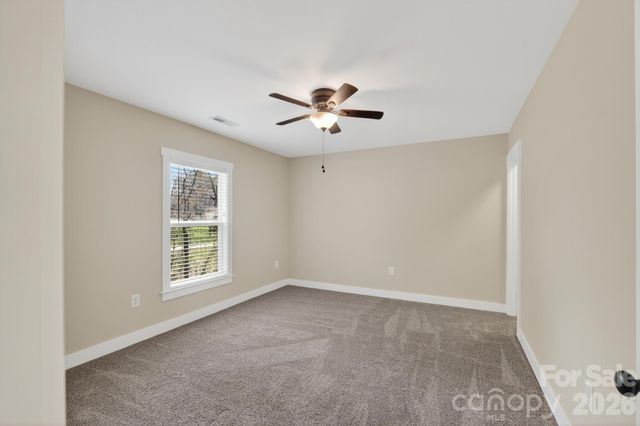 1002 Wellington Court NE, Lenoir, NC 28645