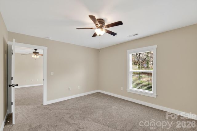 1002 Wellington Court NE, Lenoir, NC 28645