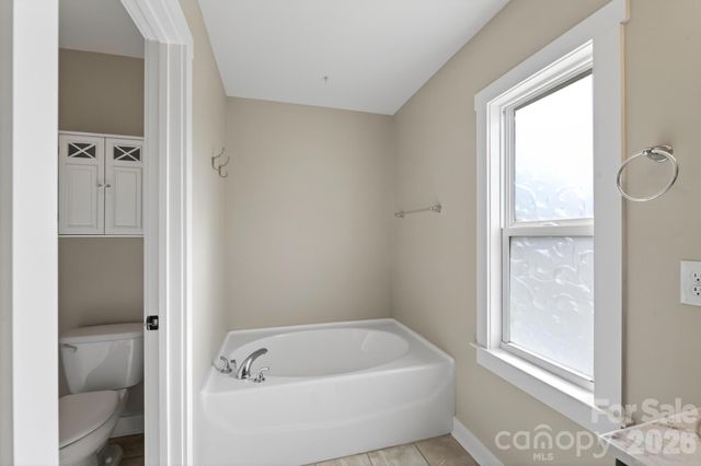 1002 Wellington Court NE, Lenoir, NC 28645