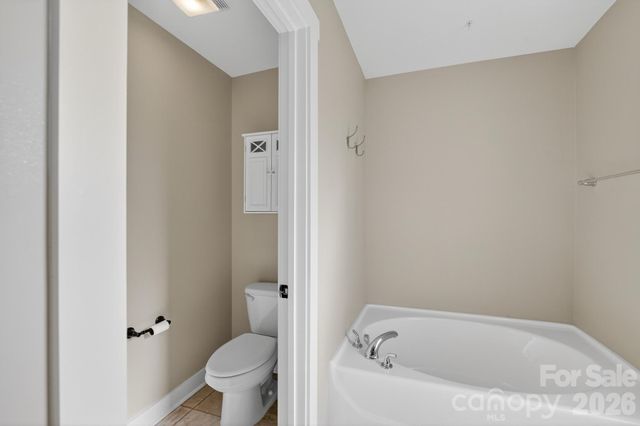 1002 Wellington Court NE, Lenoir, NC 28645