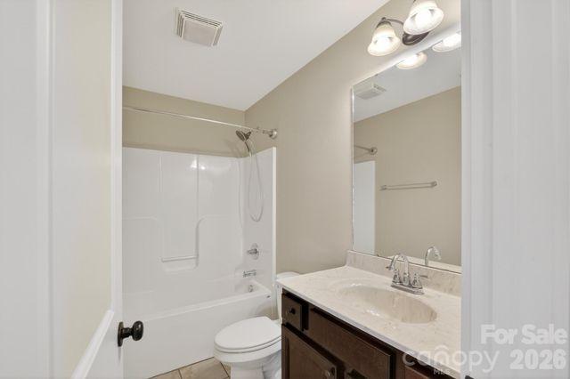 1002 Wellington Court NE, Lenoir, NC 28645