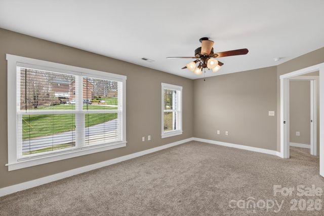 1002 Wellington Court NE, Lenoir, NC 28645