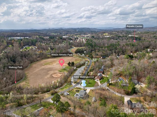 1002 Wellington Court NE, Lenoir, NC 28645