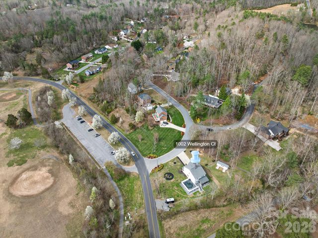 1002 Wellington Court NE, Lenoir, NC 28645