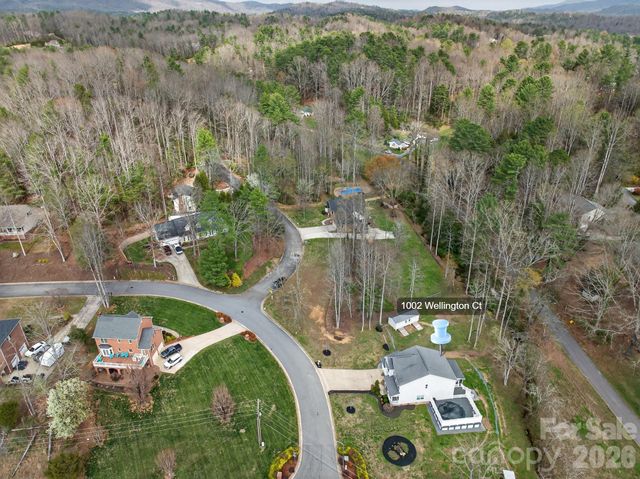 1002 Wellington Court NE, Lenoir, NC 28645