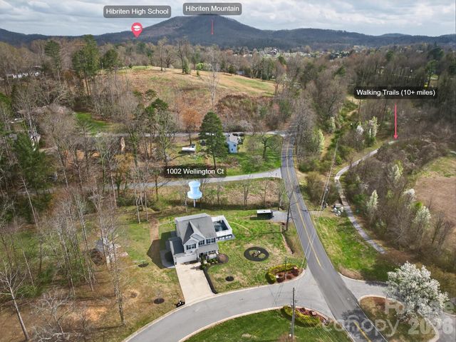 1002 Wellington Court NE, Lenoir, NC 28645