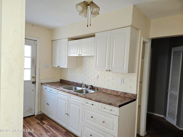 921 Berry Street, Toledo, OH 43605