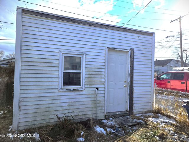 921 Berry Street, Toledo, OH 43605