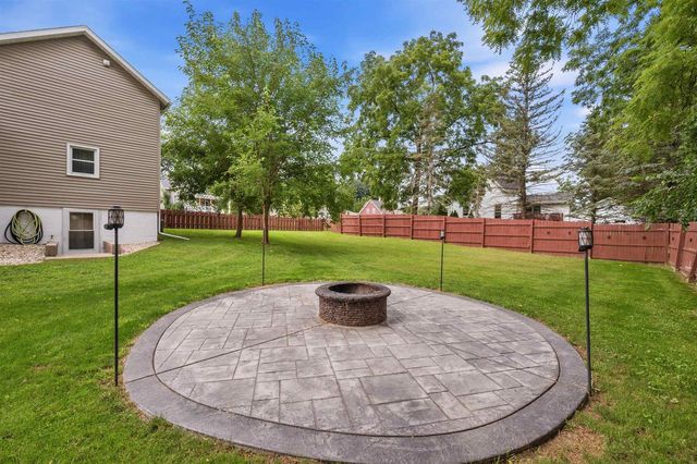 216 E Lawton Street, Edgerton, WI 53534