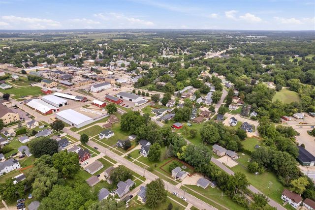 216 E Lawton Street, Edgerton, WI 53534