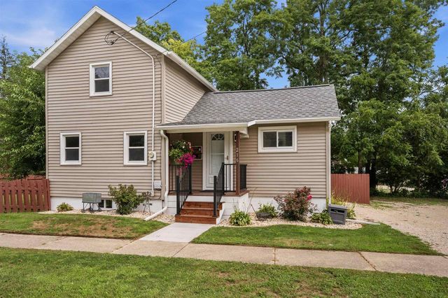 216 E Lawton Street, Edgerton, WI 53534