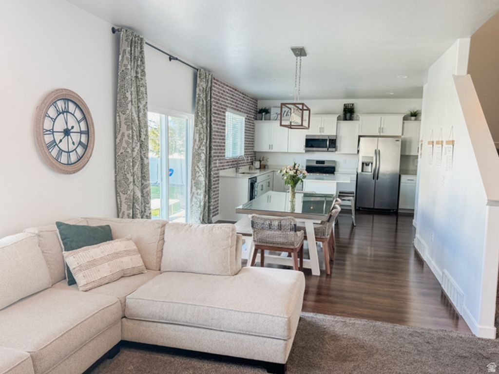 Image 4 of property listing at 751 S CROOKED POST WAY, Saratoga Springs, UT 84045