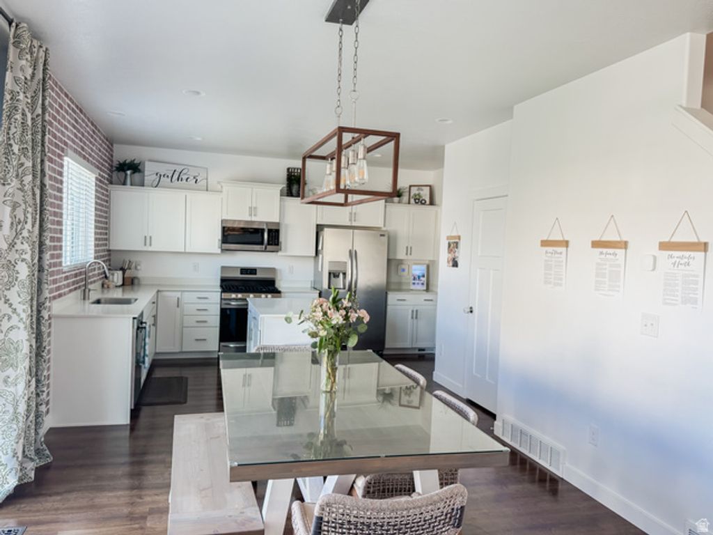 Image 8 of property listing at 751 S CROOKED POST WAY, Saratoga Springs, UT 84045