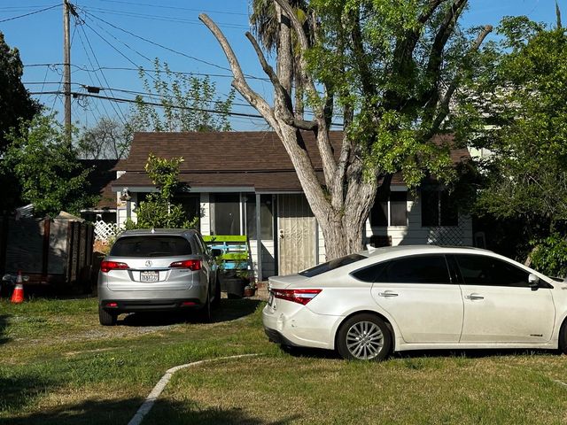 705 N Safford Avenue, Fresno, CA 93728