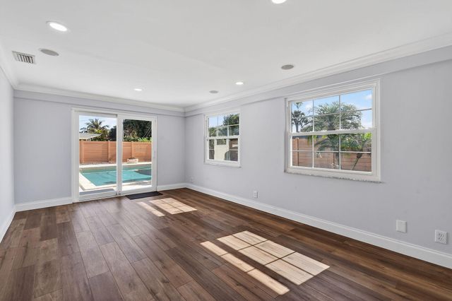 3790 Dogwood Avenue, Palm Beach Gardens, FL 33410