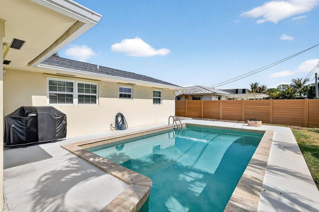 3790 Dogwood Avenue, Palm Beach Gardens, FL 33410