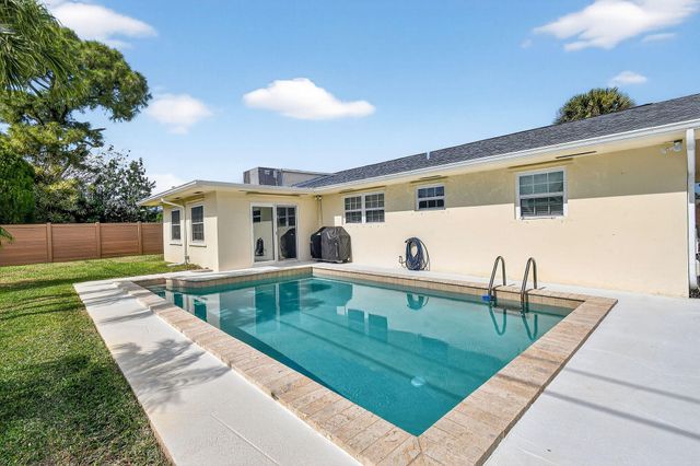 3790 Dogwood Avenue, Palm Beach Gardens, FL 33410