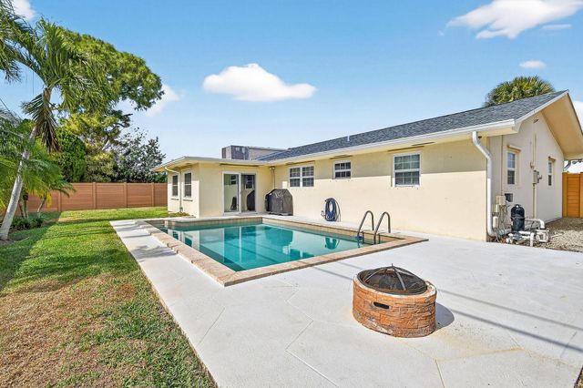 3790 Dogwood Avenue, Palm Beach Gardens, FL 33410