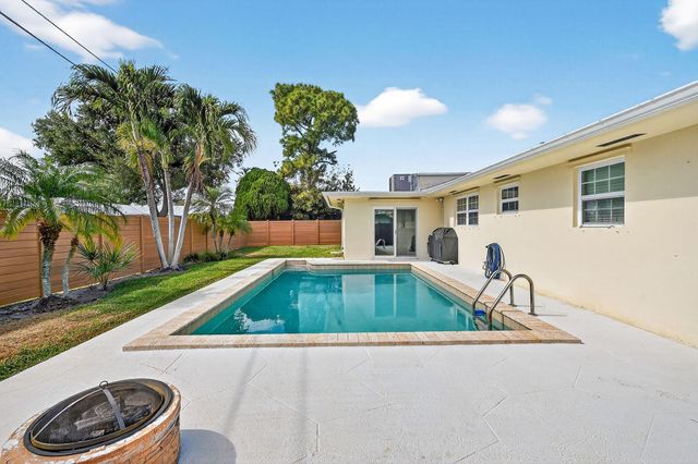 3790 Dogwood Avenue, Palm Beach Gardens, FL 33410