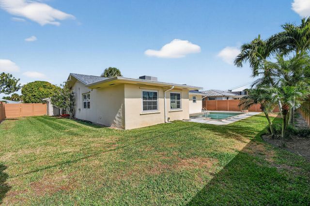 3790 Dogwood Avenue, Palm Beach Gardens, FL 33410