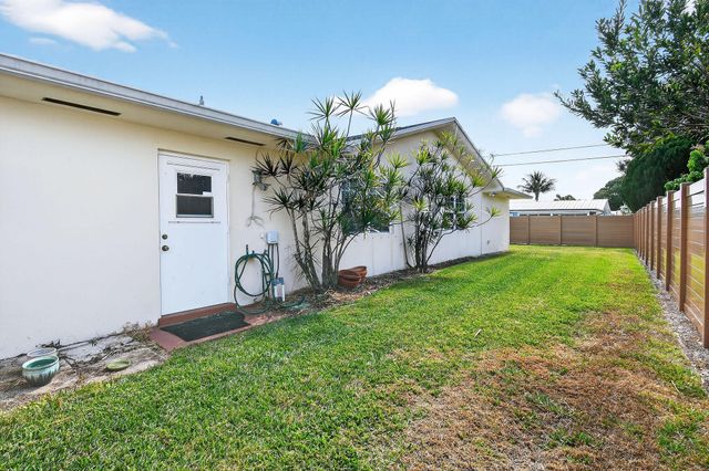 3790 Dogwood Avenue, Palm Beach Gardens, FL 33410