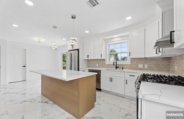 8 Annette Terrace, Lodi, NJ 07544