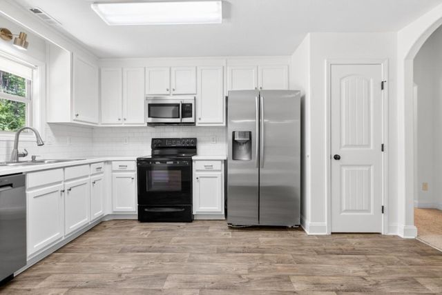 1944 Diamond Ridge Drive, Statham, GA 30666
