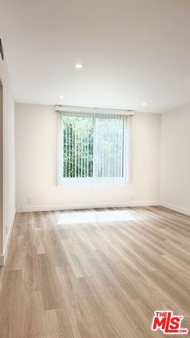 414 N Palm Drive 8, Beverly Hills, CA 90210