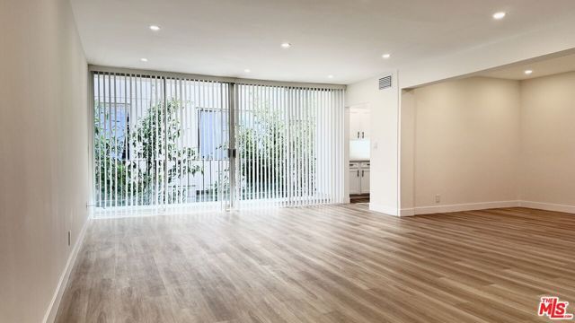 414 N Palm Drive 8, Beverly Hills, CA 90210