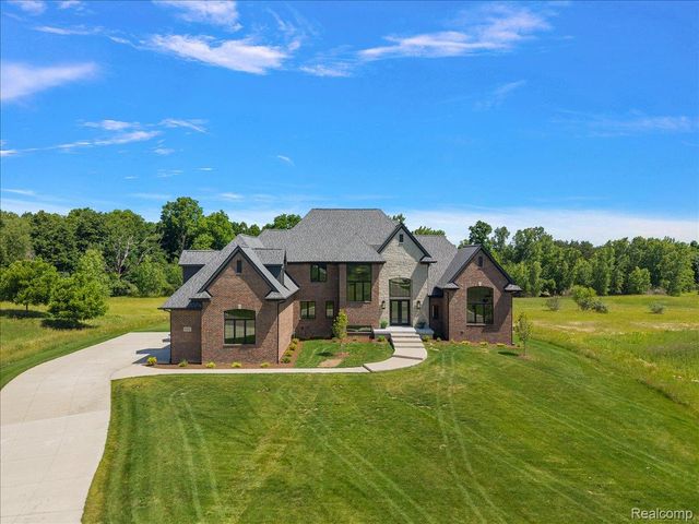 6301 Bridle Path, Grand Blanc Charter Township, MI 48439