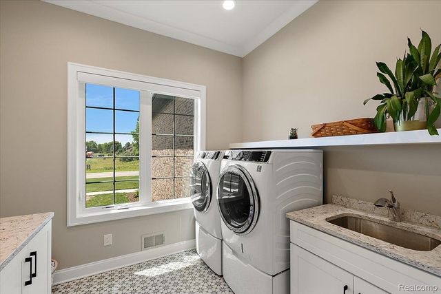6301 Bridle Path, Grand Blanc Charter Township, MI 48439