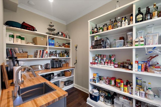6301 Bridle Path, Grand Blanc Charter Township, MI 48439