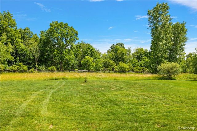 6301 Bridle Path, Grand Blanc Charter Township, MI 48439
