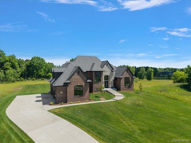 6301 Bridle Path, Grand Blanc Charter Township, MI 48439