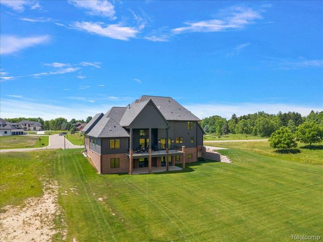 6301 Bridle Path, Grand Blanc Charter Township, MI 48439