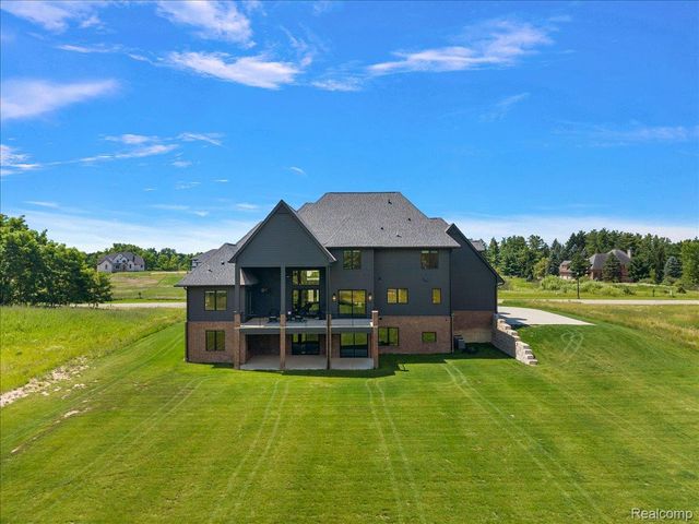 6301 Bridle Path, Grand Blanc Charter Township, MI 48439