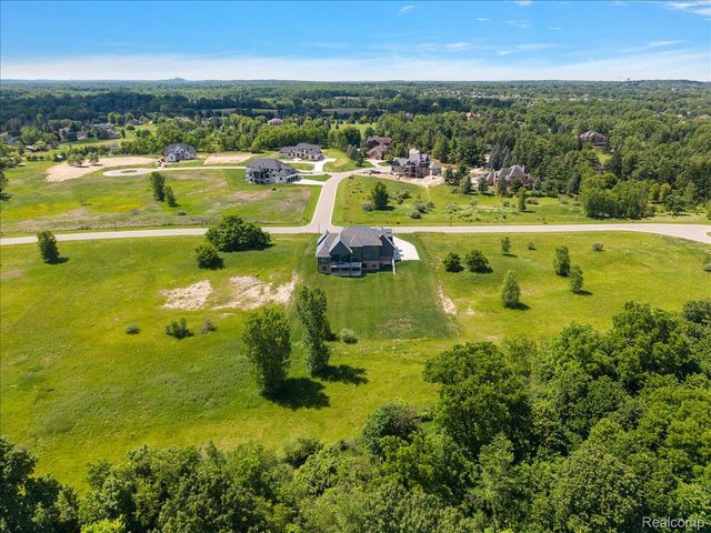 6301 Bridle Path, Grand Blanc Charter Township, MI 48439