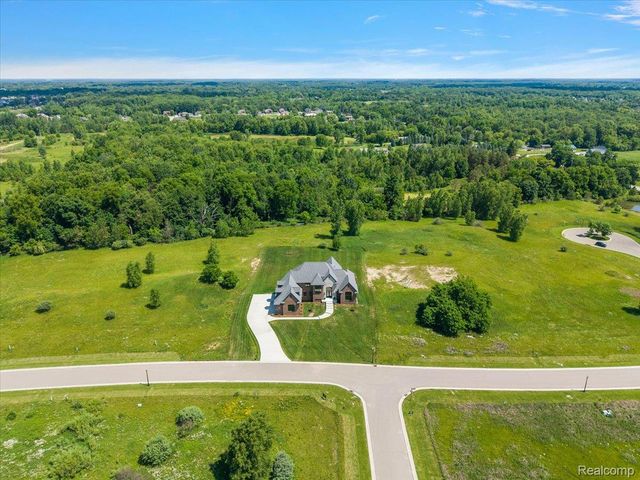 6301 Bridle Path, Grand Blanc Charter Township, MI 48439