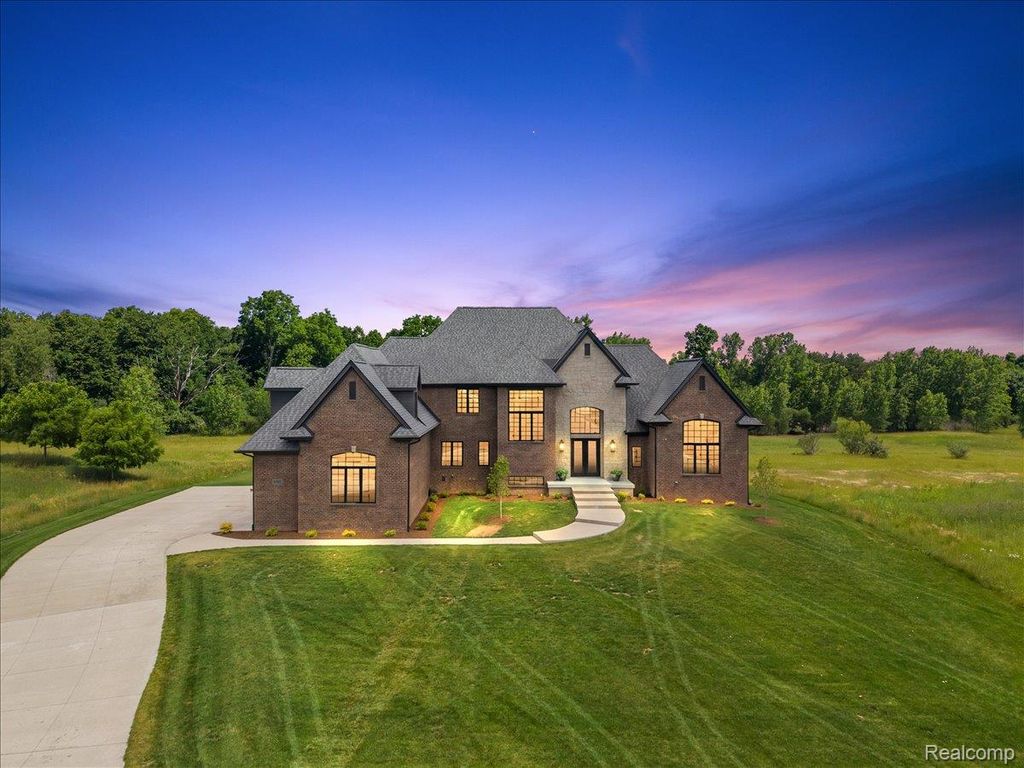 6301 Bridle Path, Grand Blanc Charter Township, MI 48439