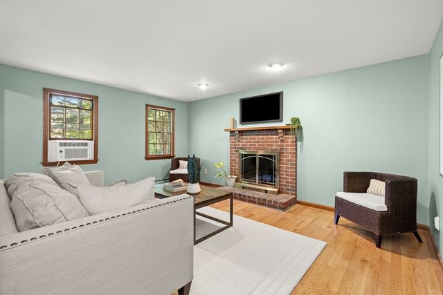 31 Kimball Rd, Amesbury, MA 01913