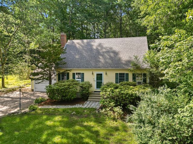 31 Kimball Rd, Amesbury, MA 01913