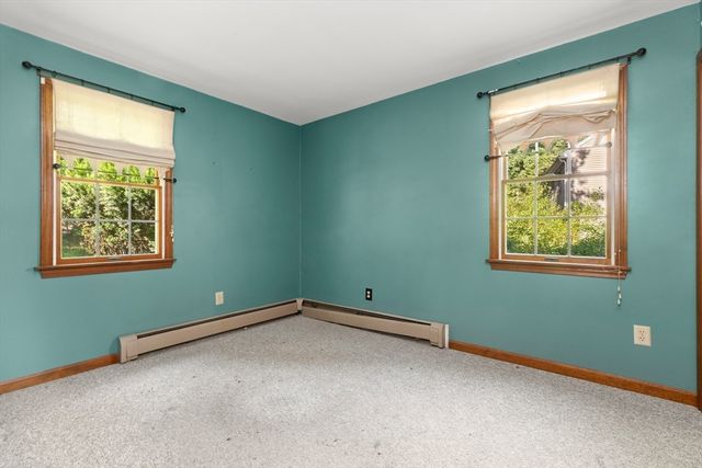 31 Kimball Rd, Amesbury, MA 01913