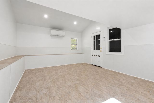 31 Kimball Rd, Amesbury, MA 01913