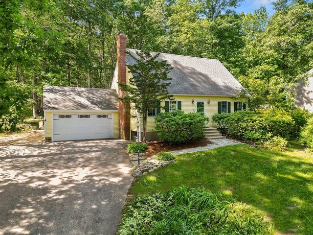 31 Kimball Rd, Amesbury, MA 01913