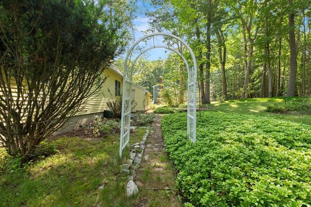 31 Kimball Rd, Amesbury, MA 01913