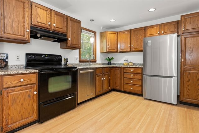31 Kimball Rd, Amesbury, MA 01913
