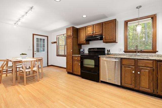 31 Kimball Rd, Amesbury, MA 01913