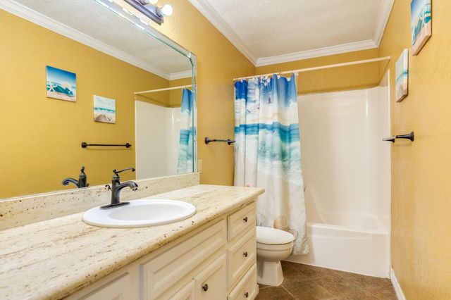 1112 W Mulberry Street, Angleton, TX 77515